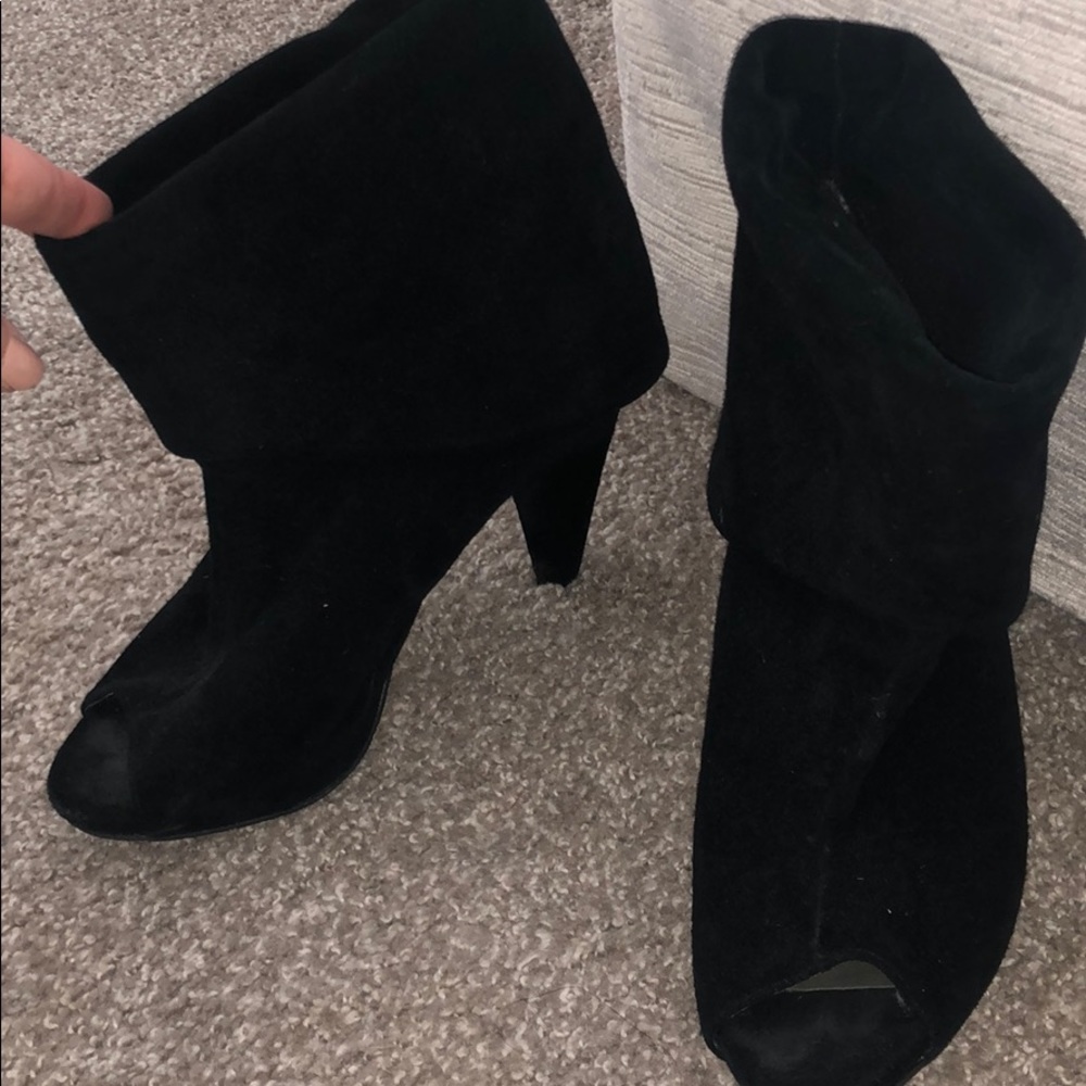 Vince Camuto Suède peep toe booties